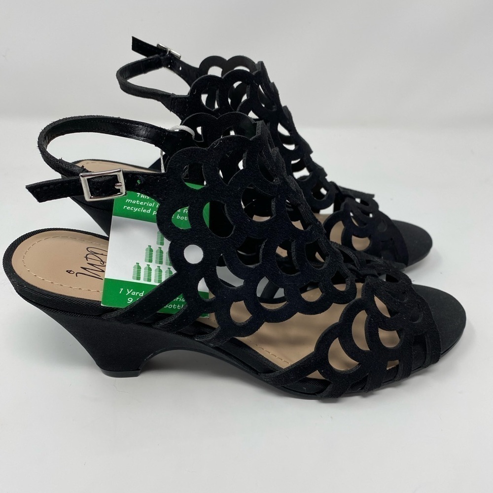 NEW - Women’s heels with cutout detail Size 6